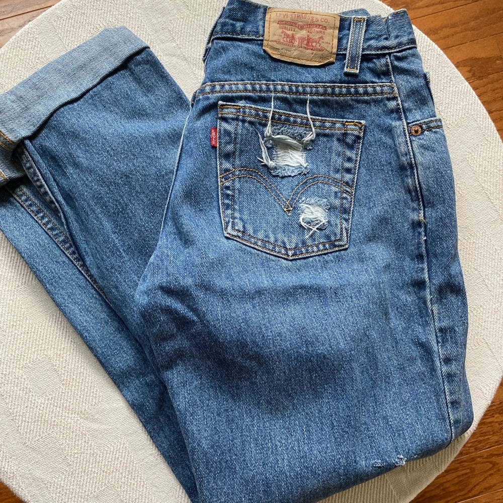 destroyed levi jeans